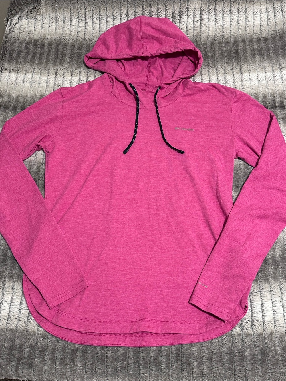 Columbia Women’s Light Weight Hooded Pullover